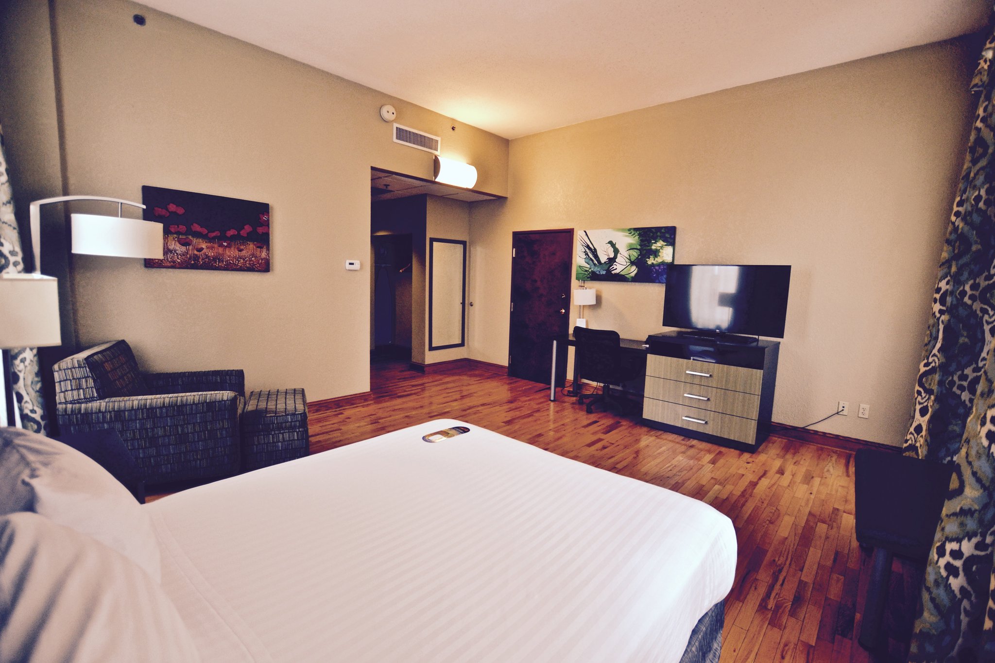 Holiday Inn Express & Suites Cleveland - Downtown
