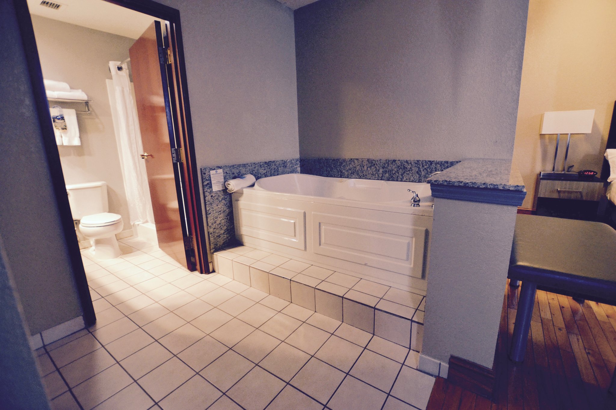 Holiday Inn Express & Suites Cleveland - Downtown