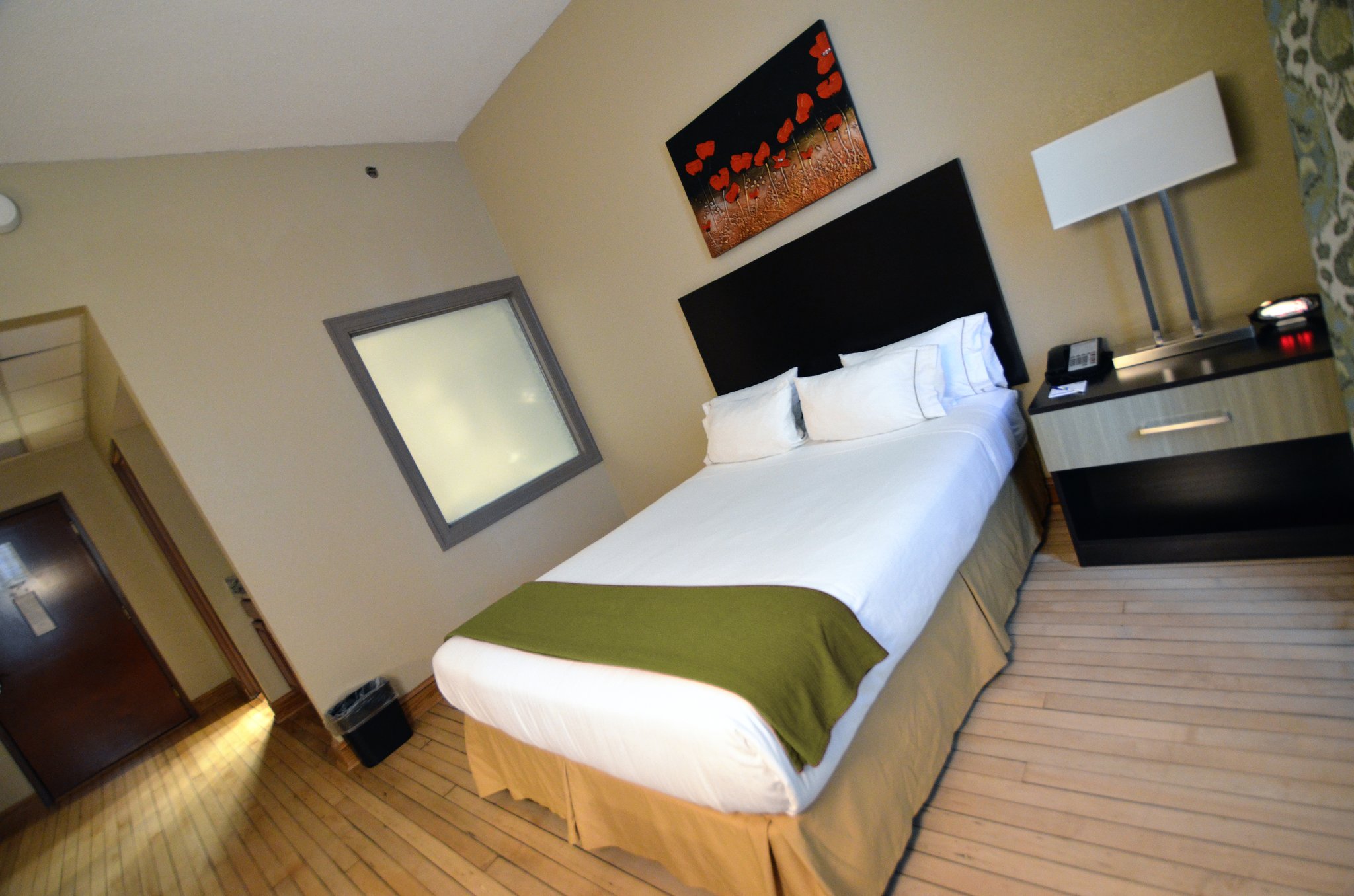 Holiday Inn Express & Suites Cleveland - Downtown