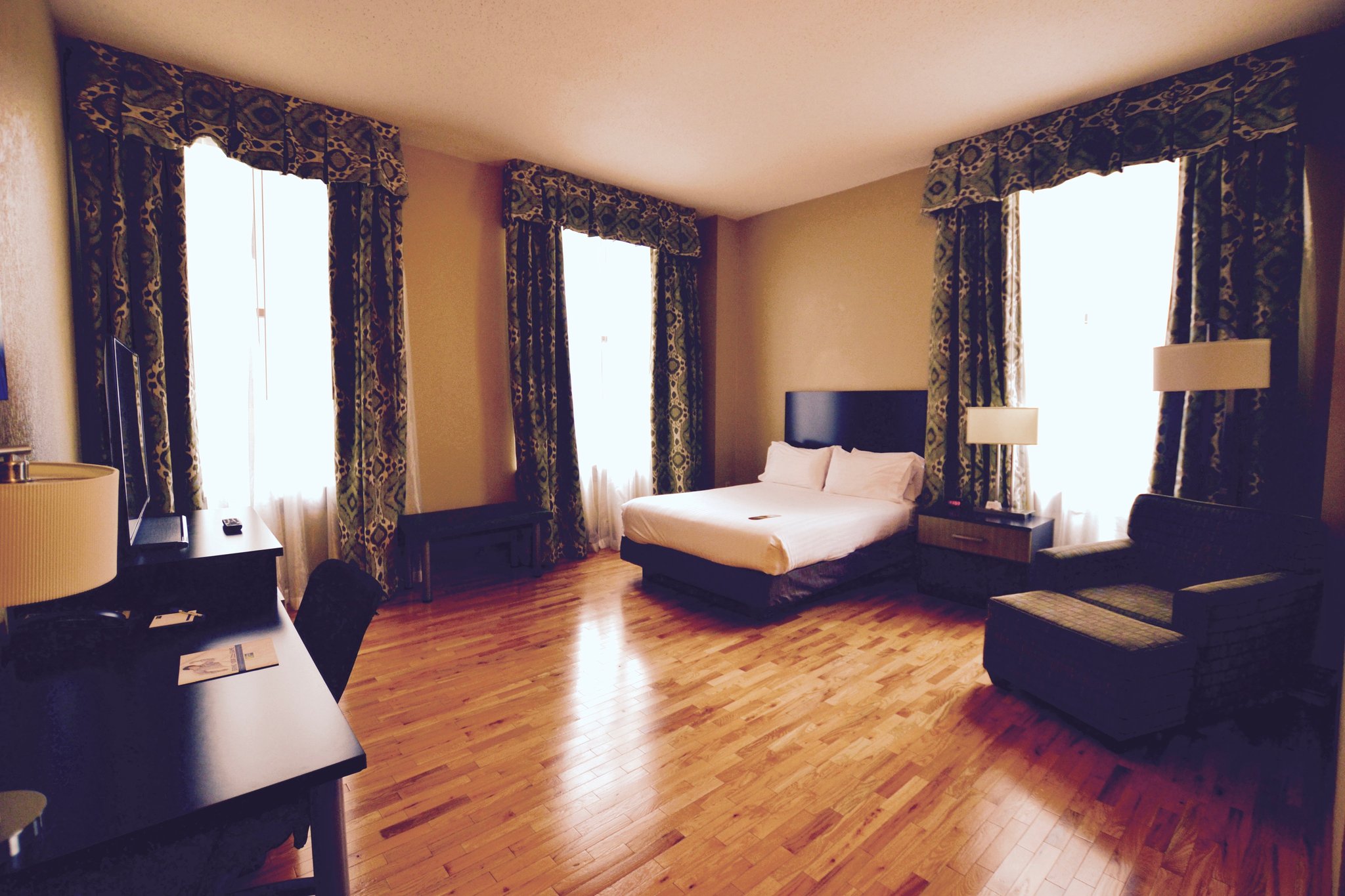 Holiday Inn Express & Suites Cleveland - Downtown