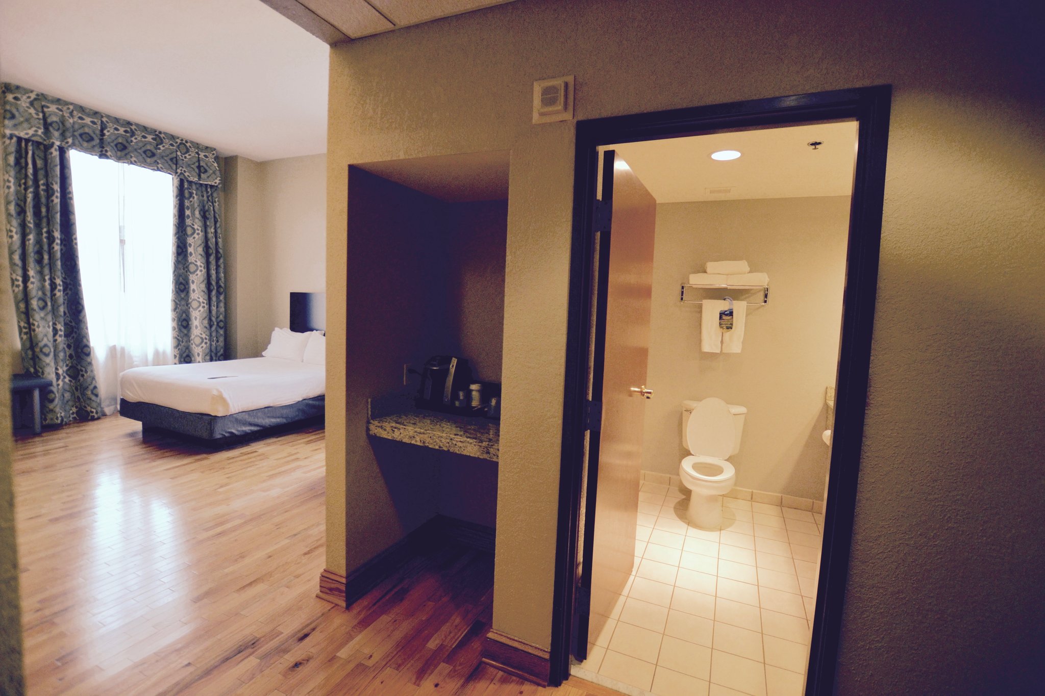 Holiday Inn Express & Suites Cleveland - Downtown