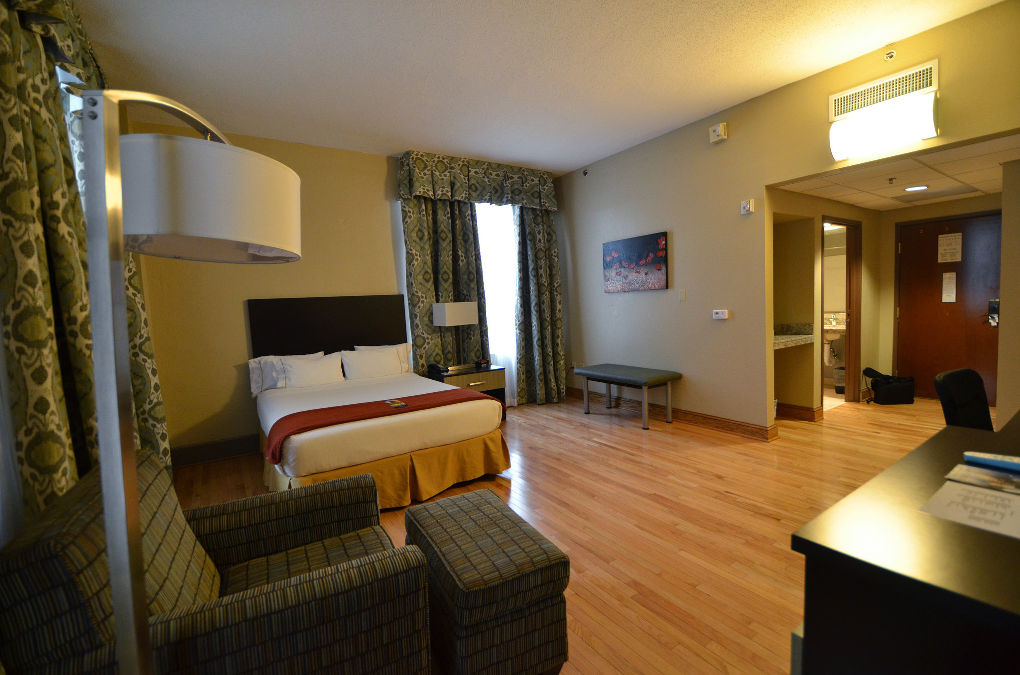 Holiday Inn Express & Suites Cleveland - Downtown