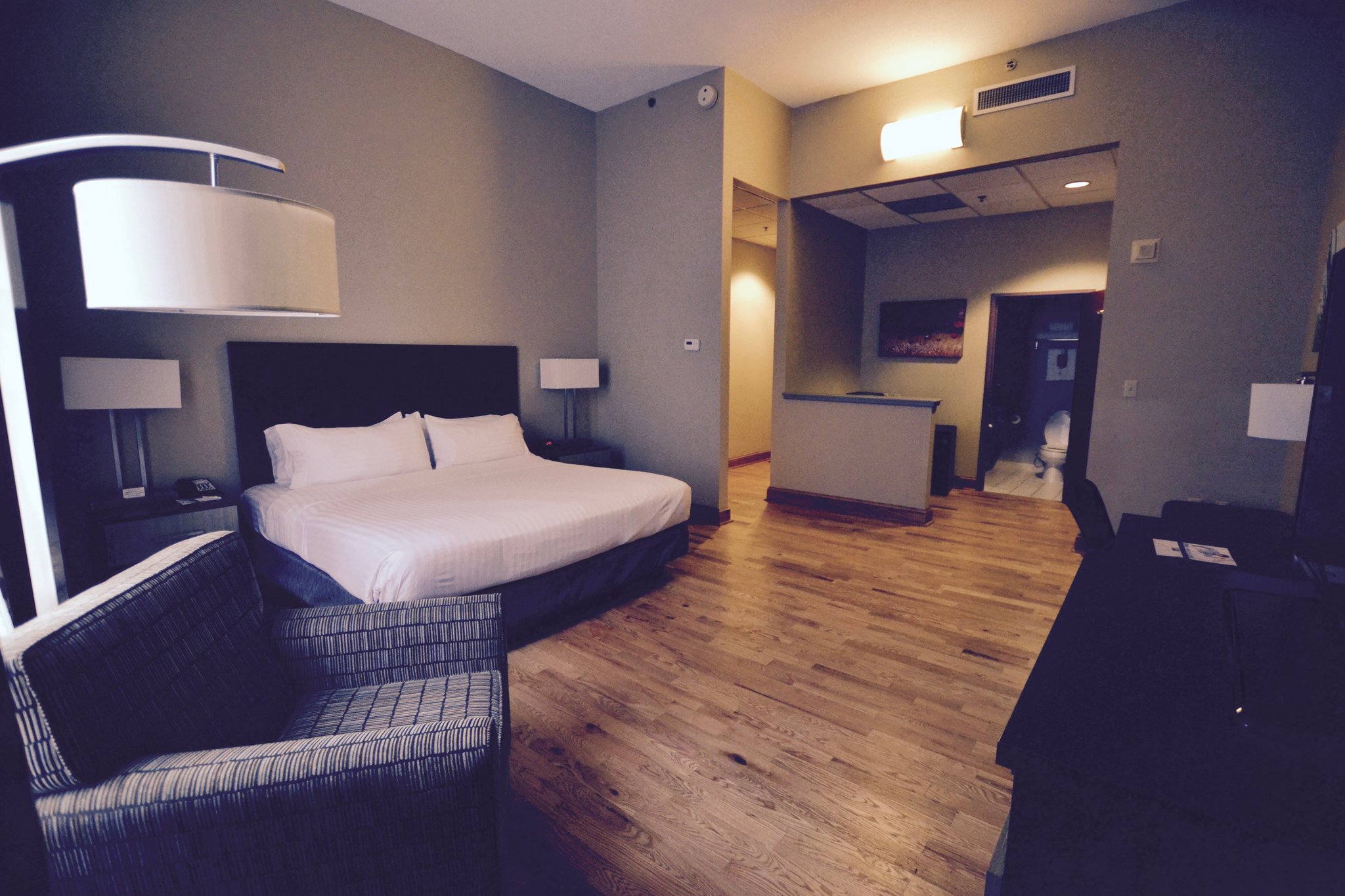 Holiday Inn Express & Suites Cleveland - Downtown