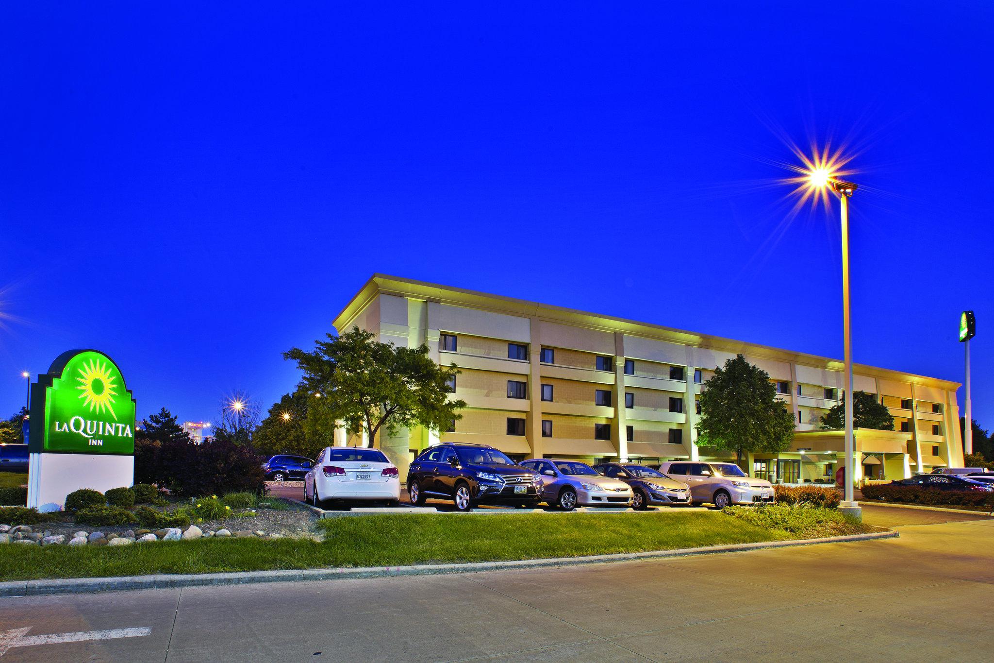 La Quinta Inn & Suites by Wyndham Cleveland - Airport North