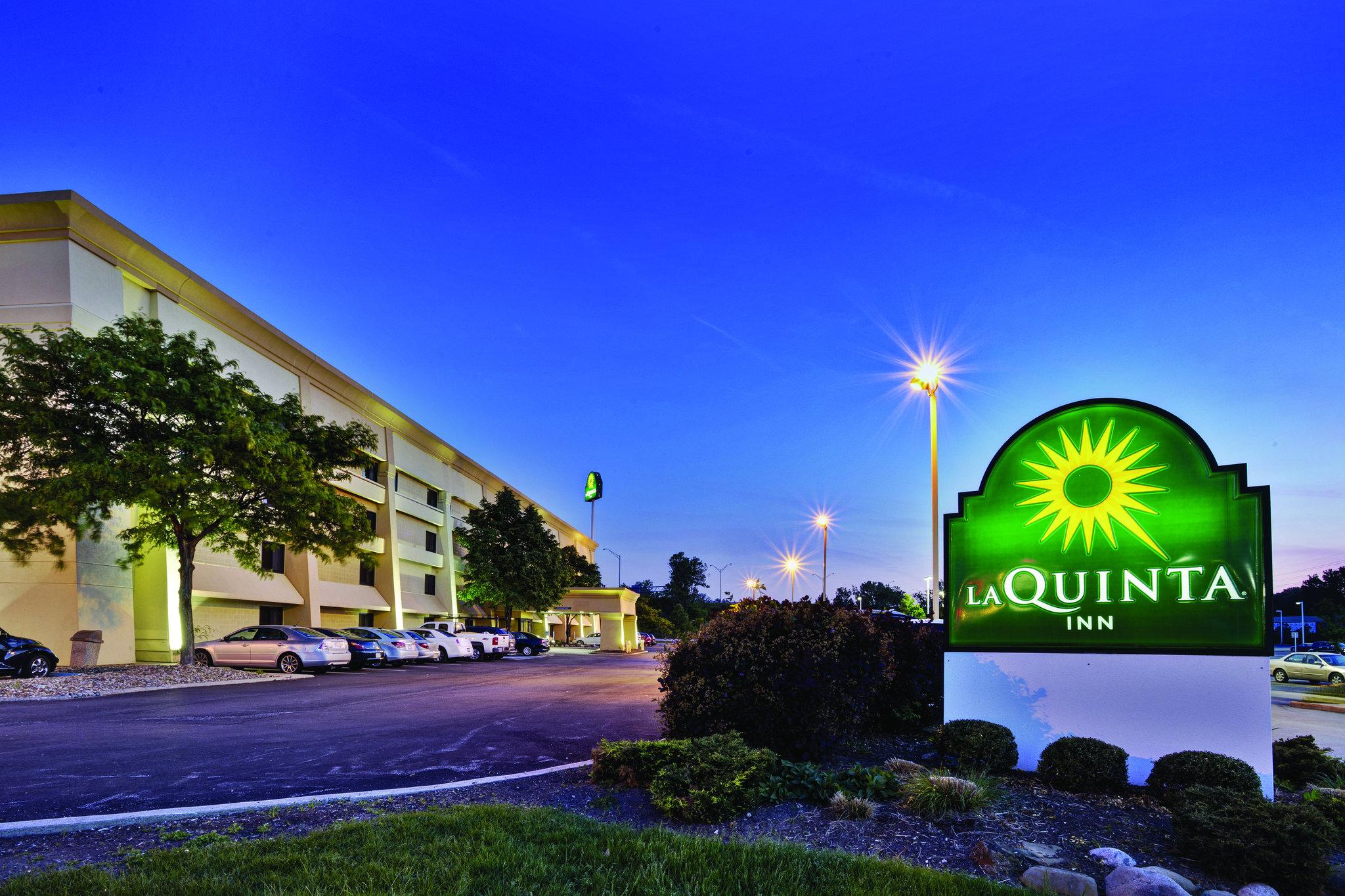 La Quinta Inn & Suites by Wyndham Cleveland - Airport North