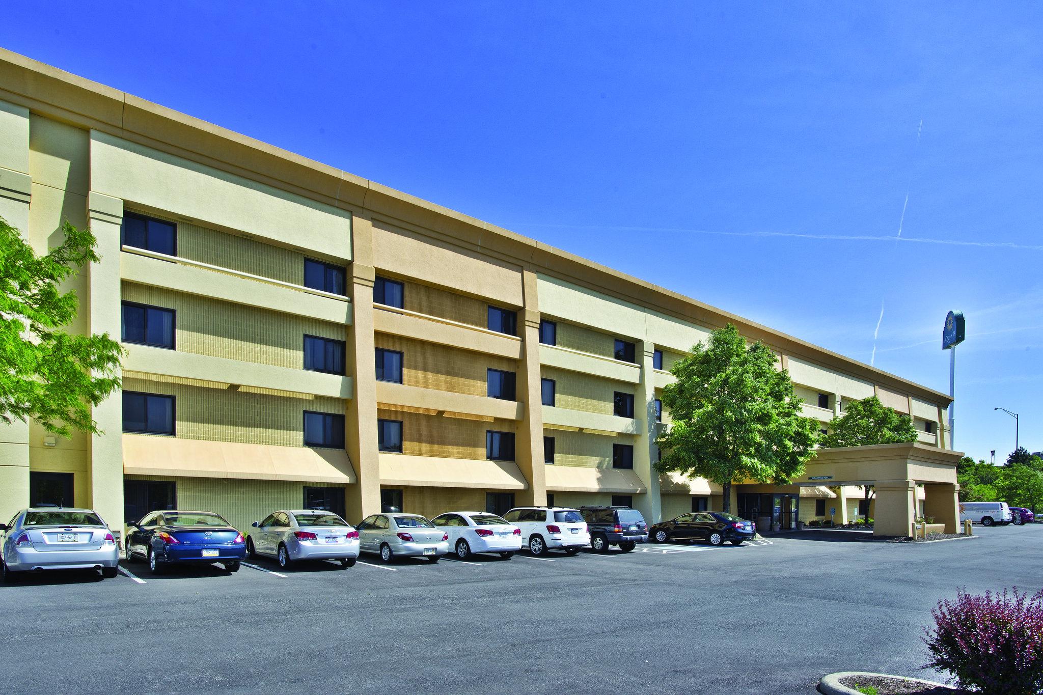 La Quinta Inn & Suites by Wyndham Cleveland - Airport North