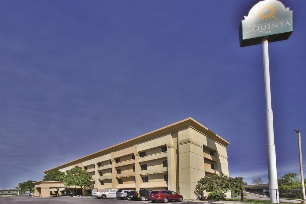 La Quinta Inn & Suites by Wyndham Cleveland - Airport North