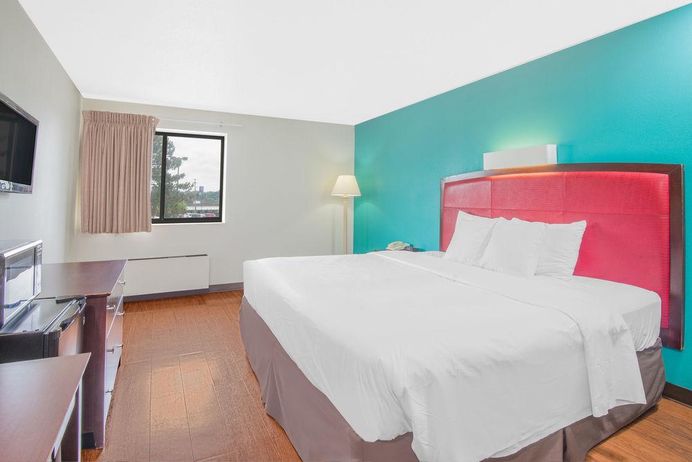 Skylight Inn & Suites