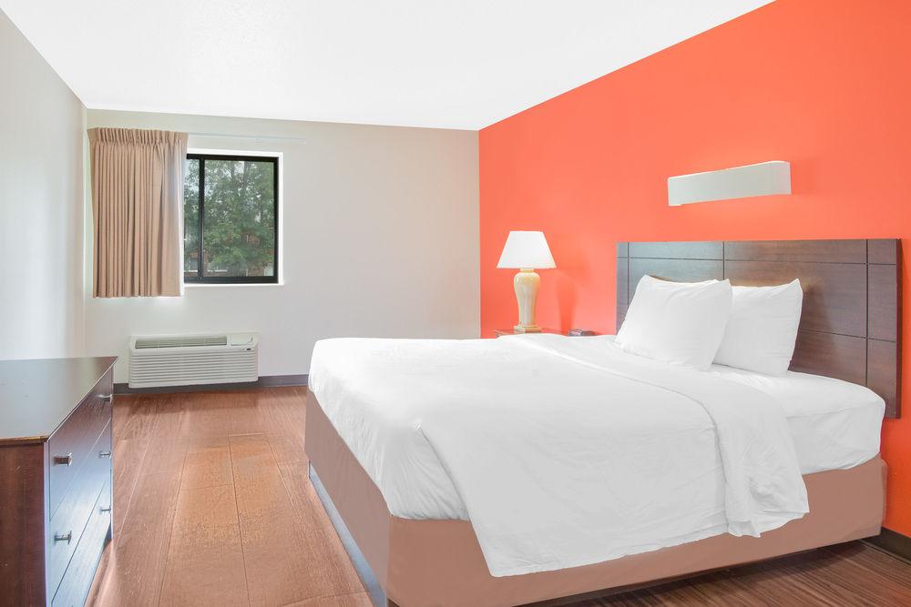 Skylight Inn & Suites