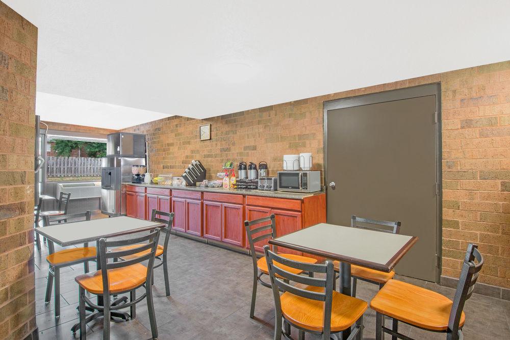 Skylight Inn & Suites