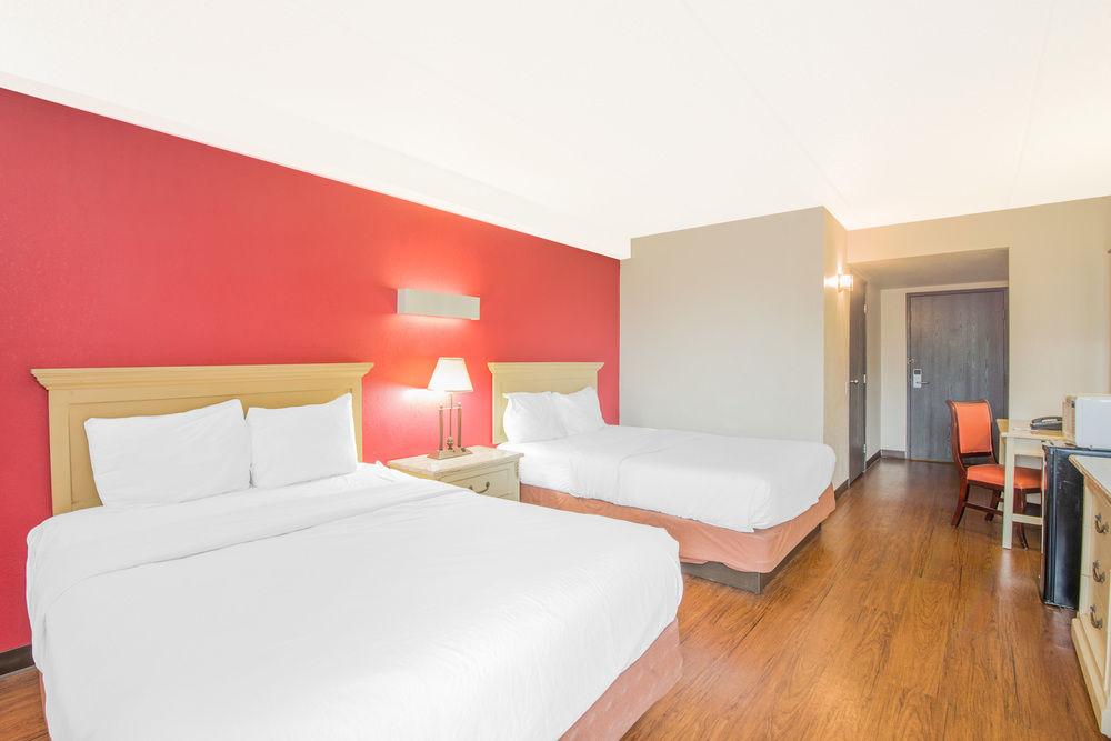 Skylight Inn & Suites