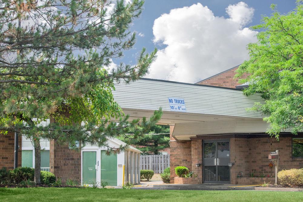 Skylight Inn & Suites