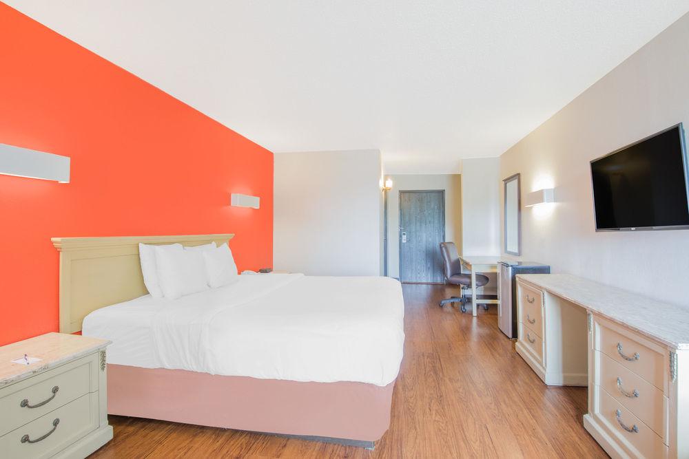 Skylight Inn & Suites