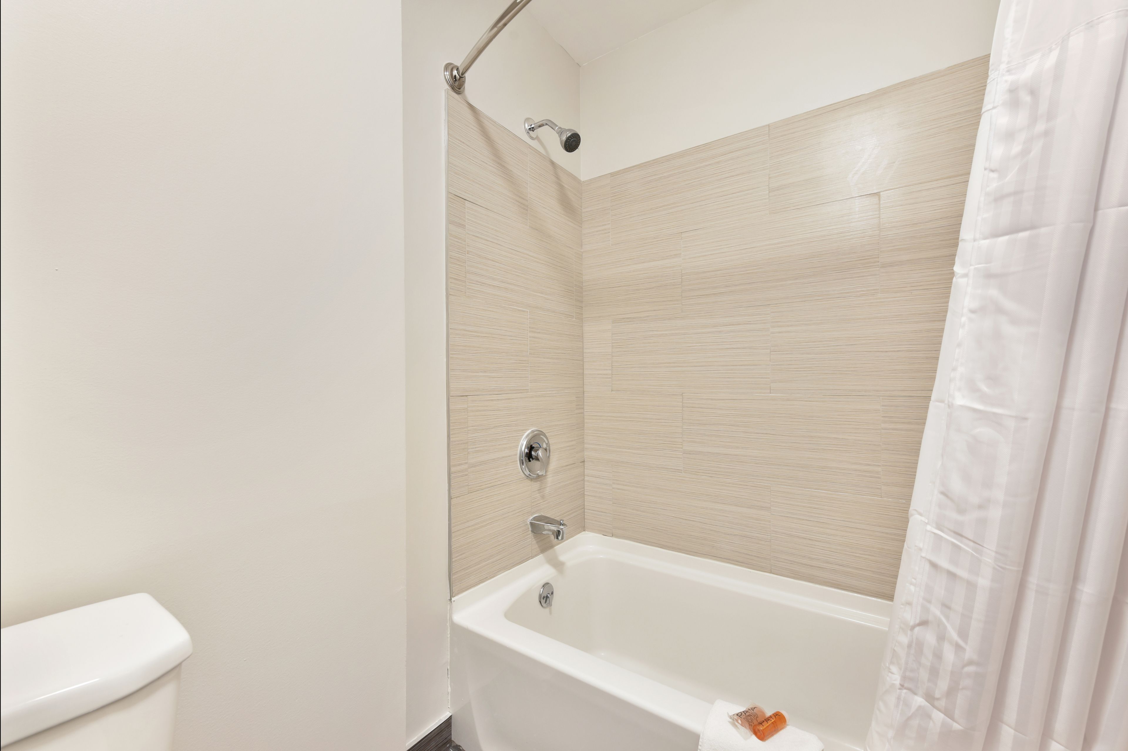 Baymont Inn and Suites by Wyndham Columbus / Near OSU