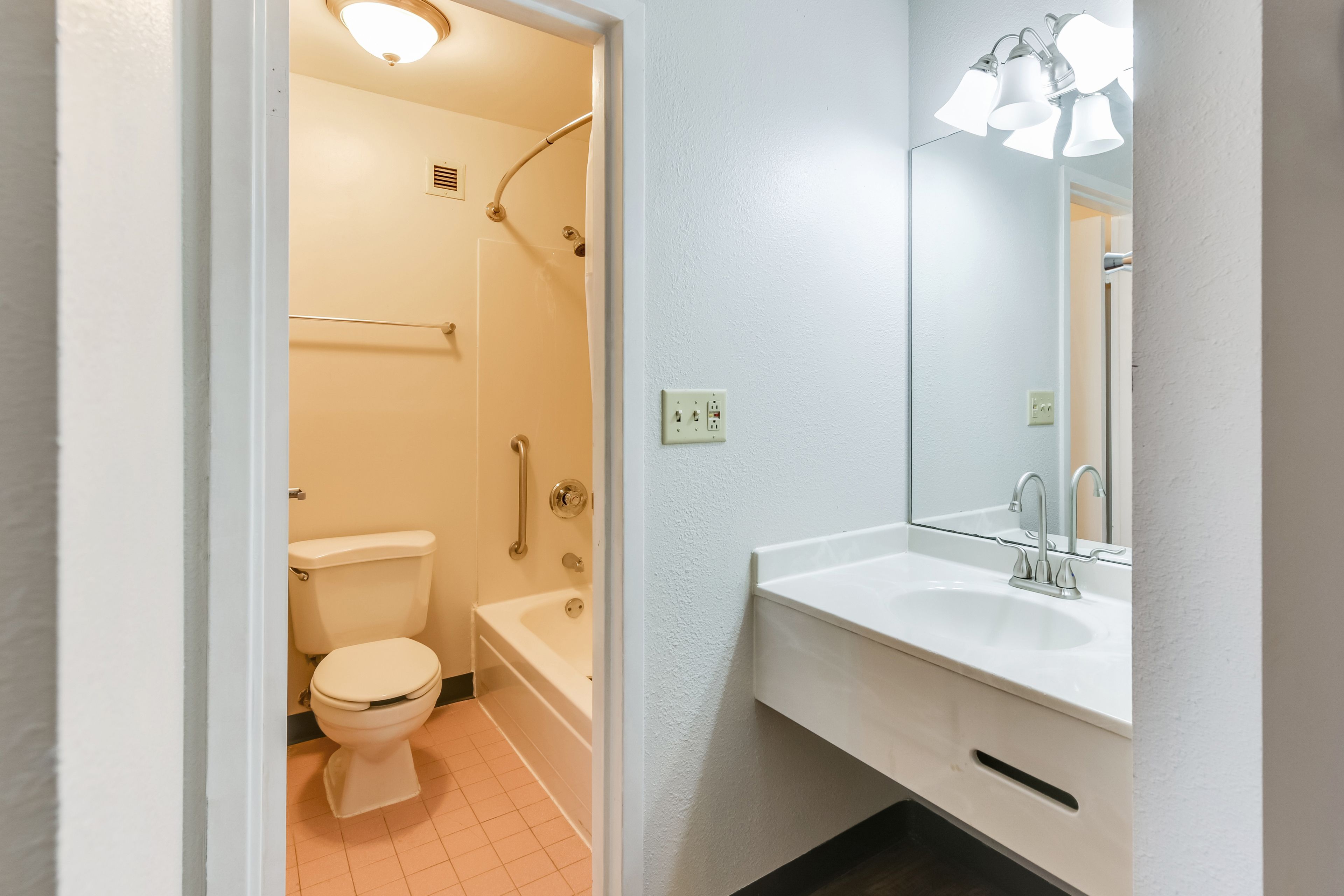 Baymont Inn and Suites by Wyndham Columbus / Near OSU