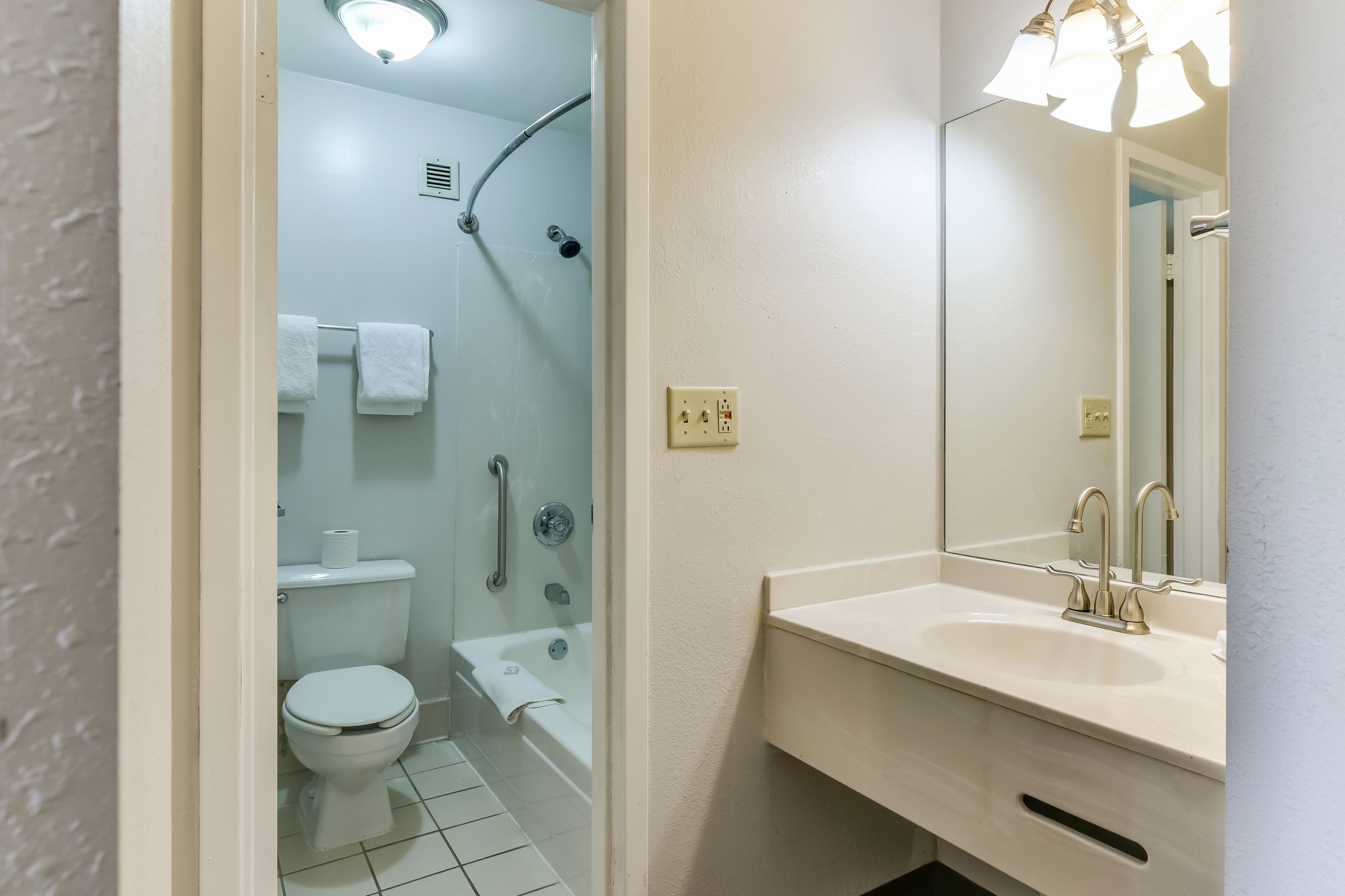 Baymont Inn and Suites by Wyndham Columbus / Near OSU