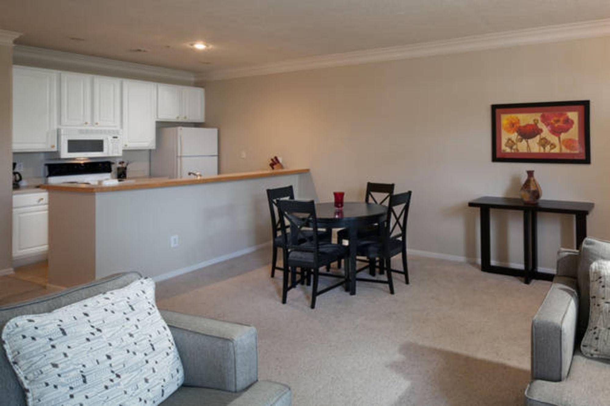 BridgeStreet at LC Riversouth