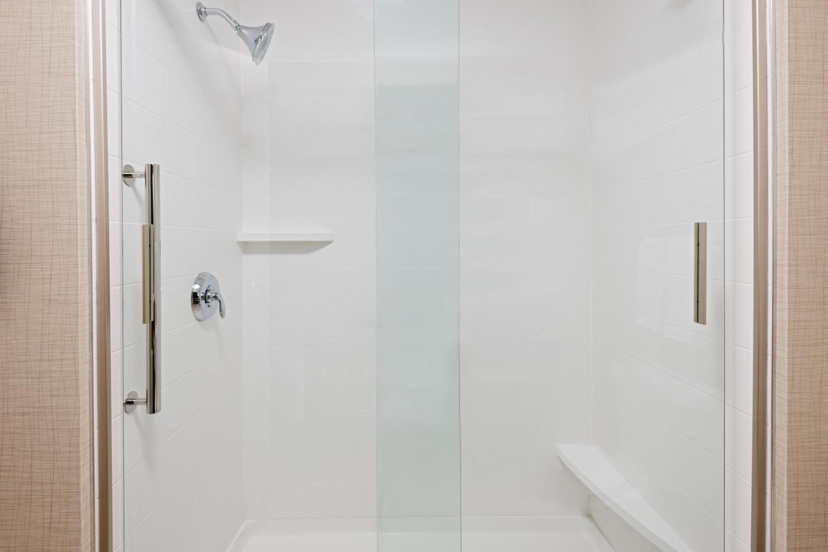 Holiday Inn Express & Suites Columbus Airport East