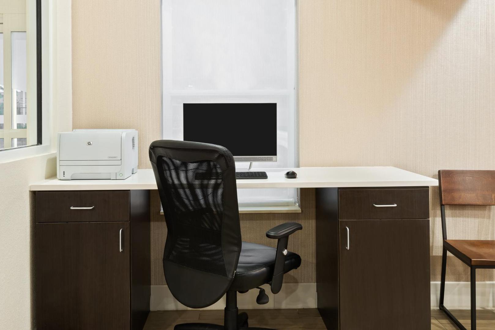 Holiday Inn Express & Suites Columbus Airport East