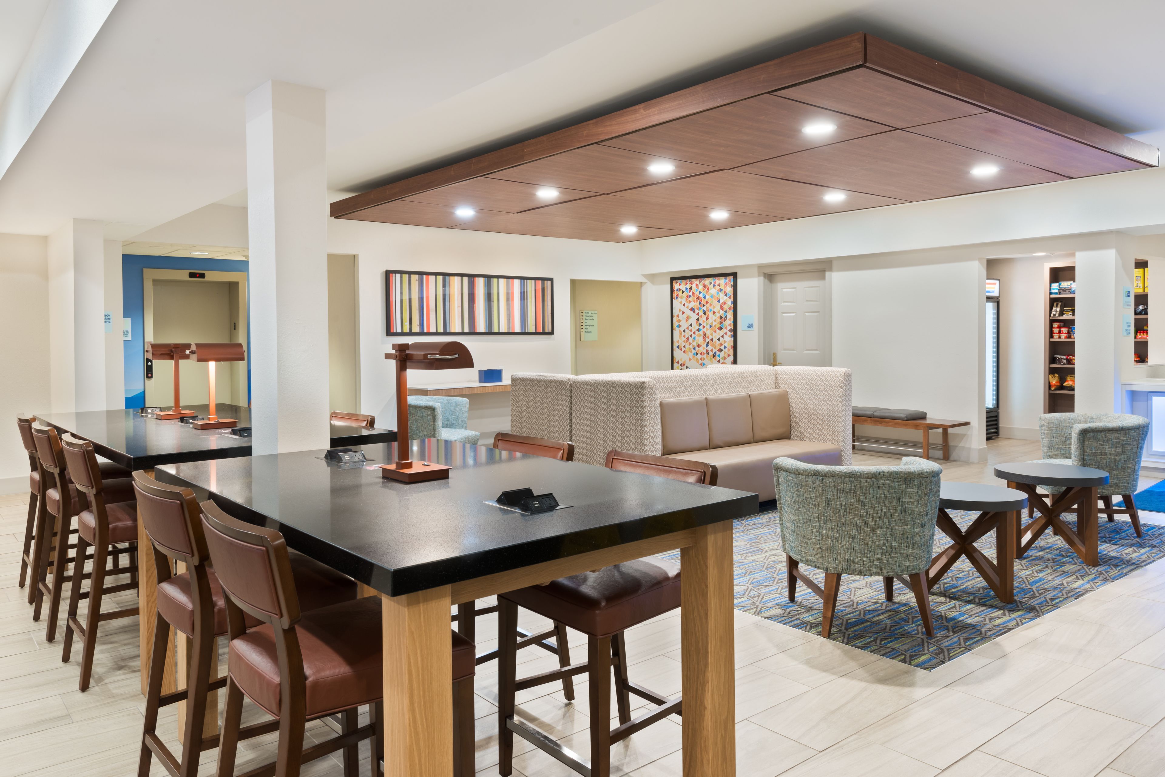 Holiday Inn Express & Suites Columbus Airport East