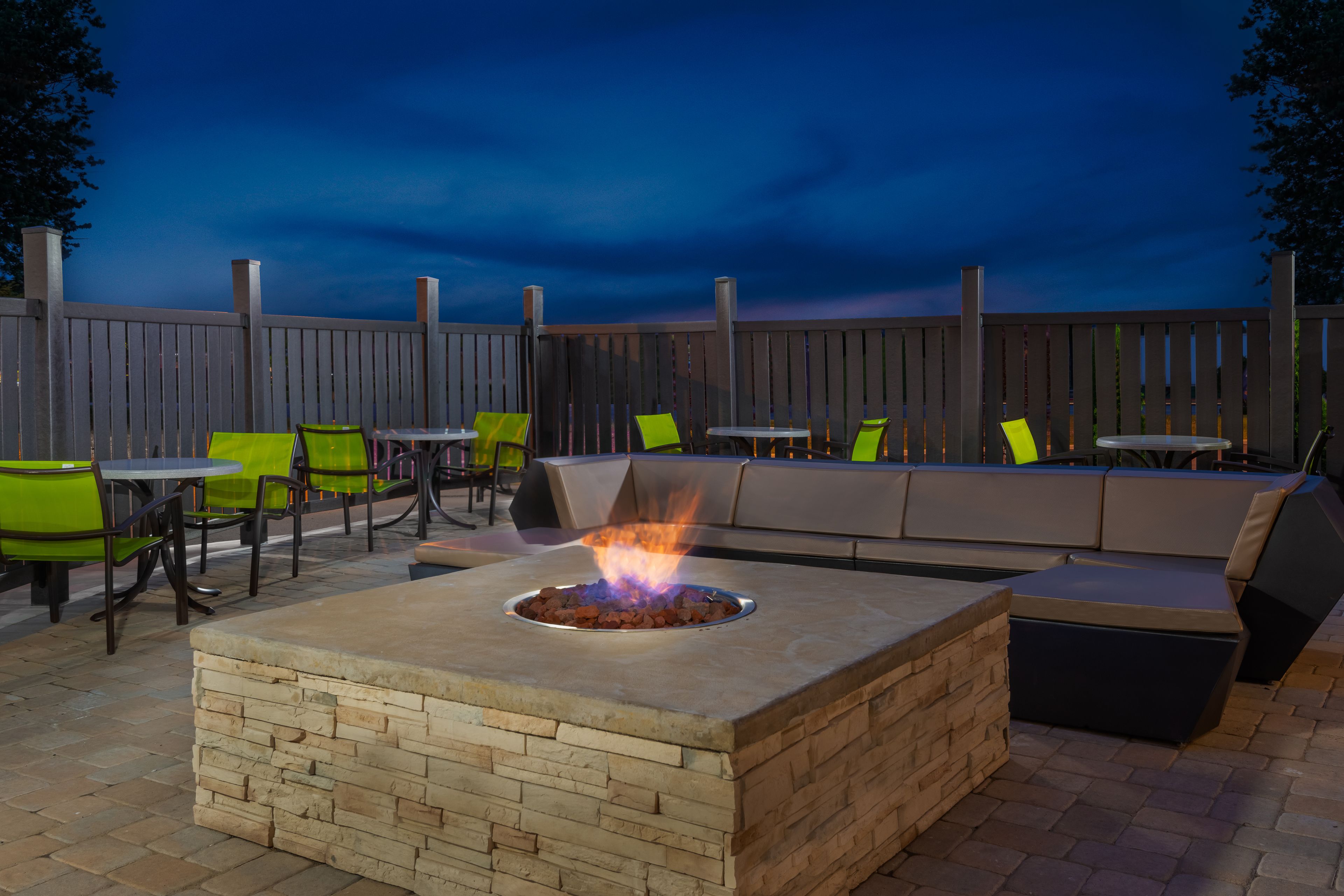 Holiday Inn Express & Suites Columbus Airport East