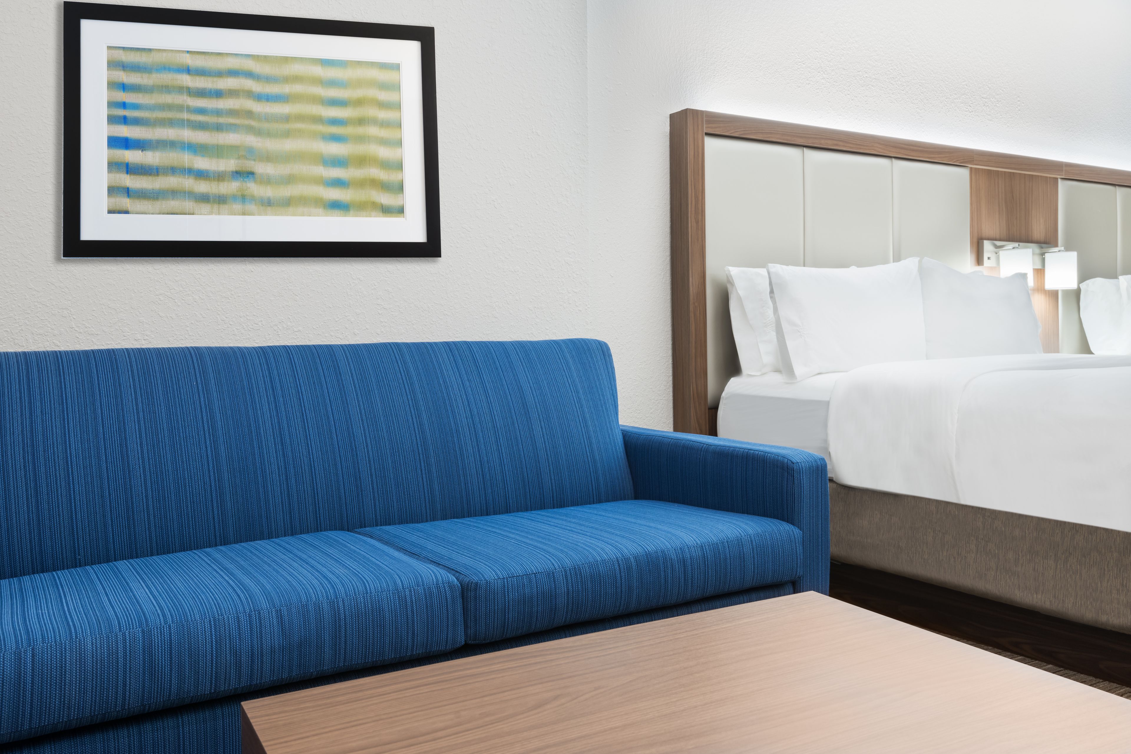 Holiday Inn Express & Suites Columbus Airport East