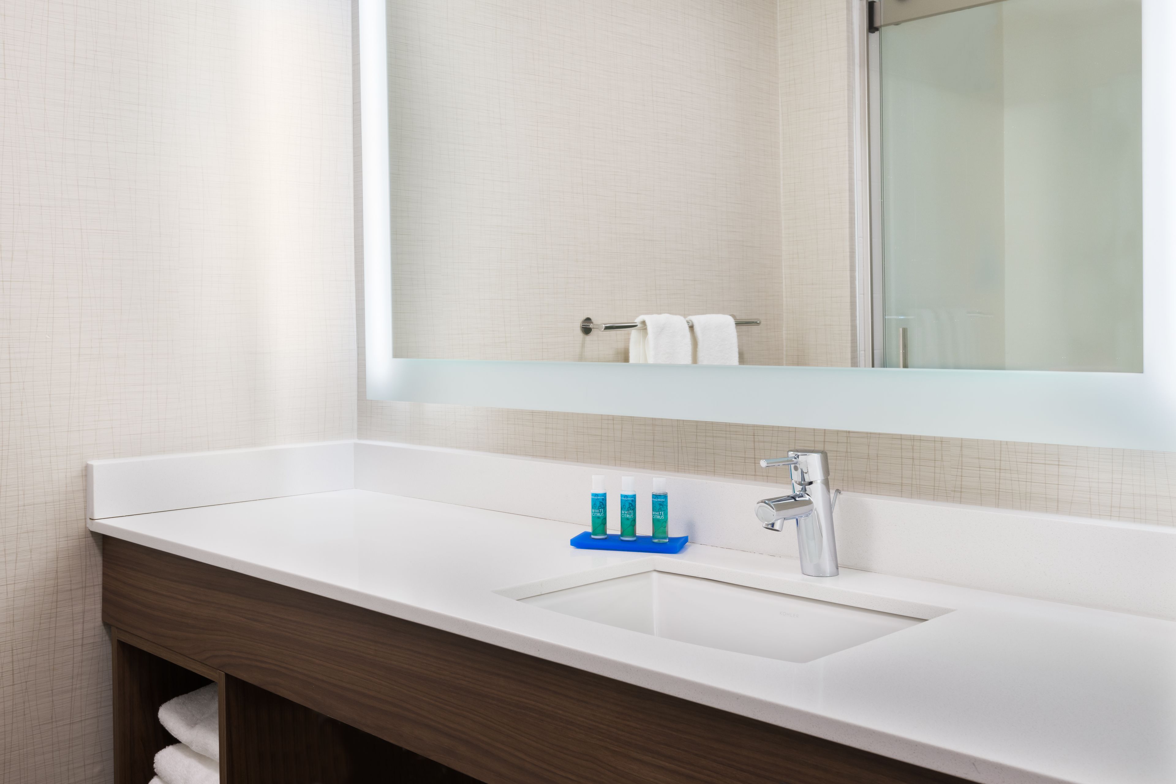 Holiday Inn Express & Suites Columbus Airport East