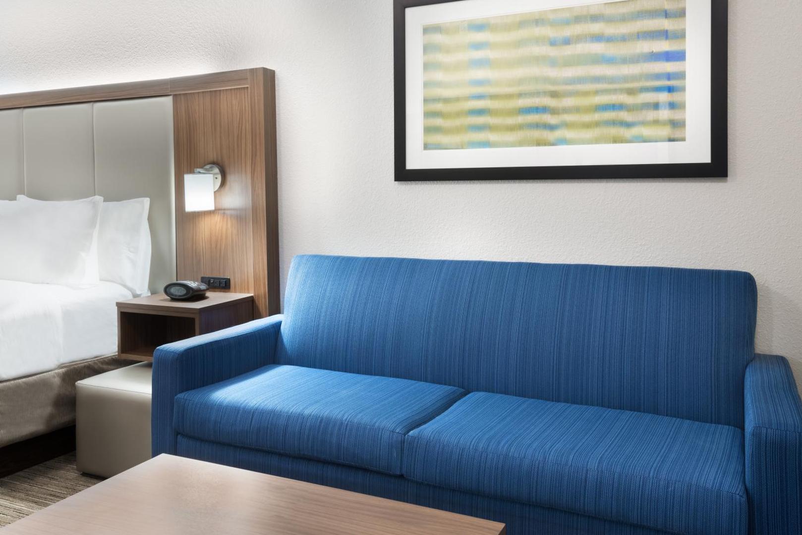 Holiday Inn Express & Suites Columbus Airport East