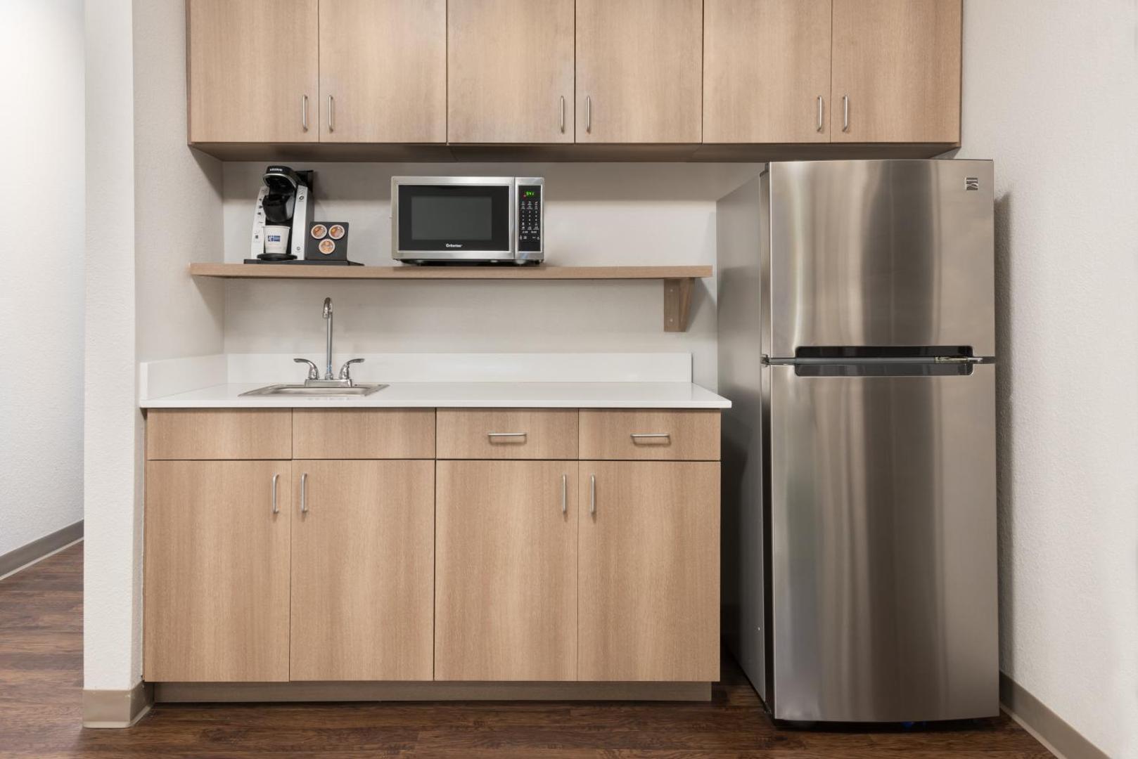 Holiday Inn Express & Suites Columbus Airport East