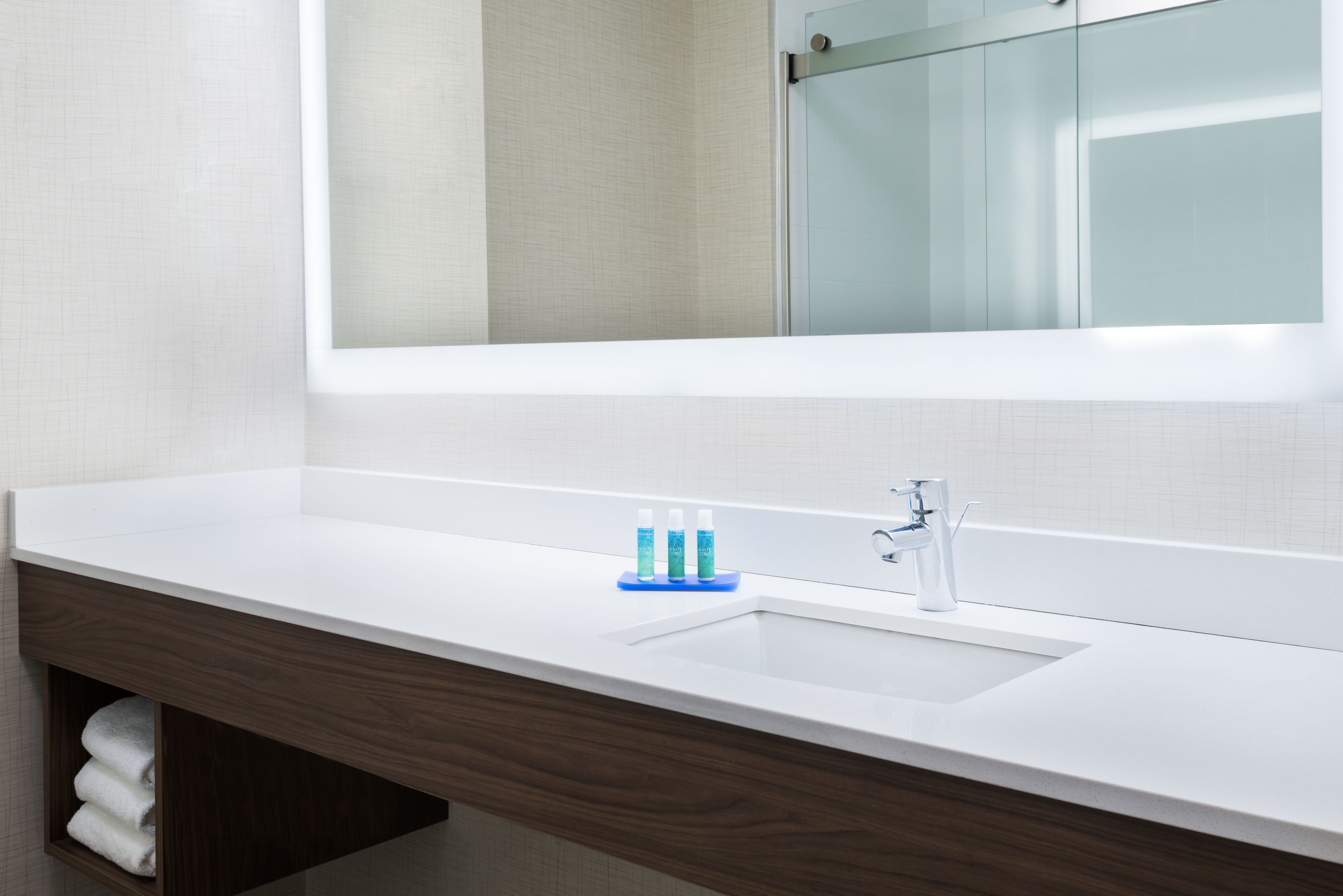 Holiday Inn Express & Suites Columbus Airport East