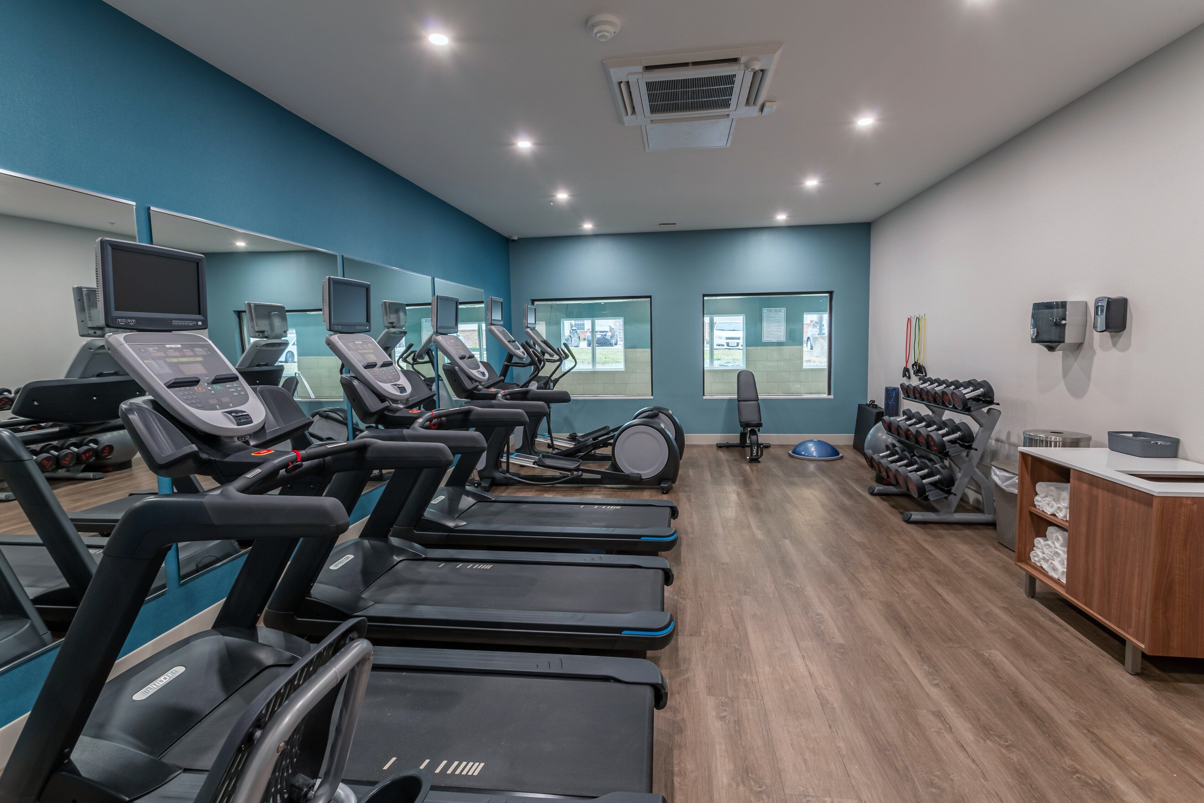 Holiday Inn Express & Suites Columbus-Worthington