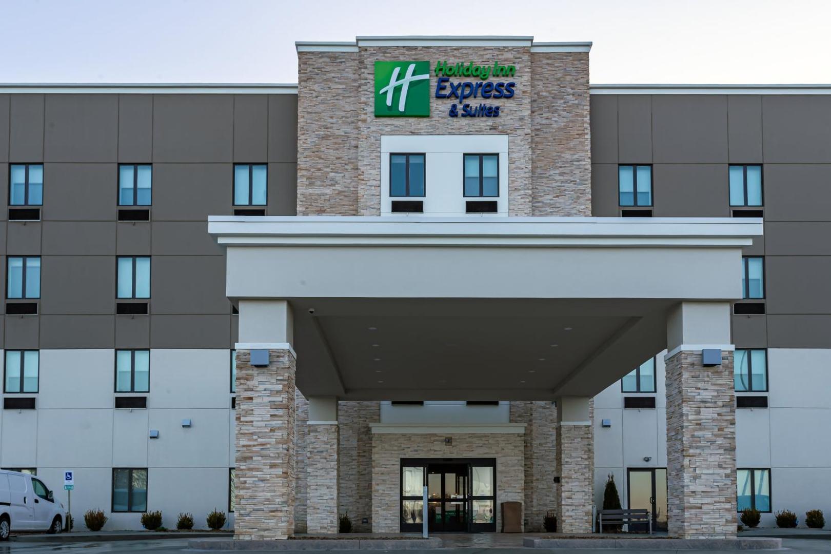Holiday Inn Express & Suites Columbus-Worthington