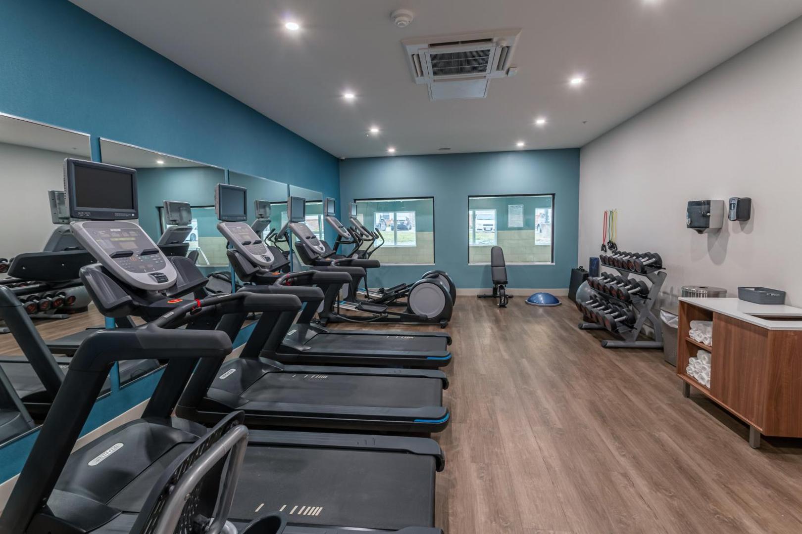 Holiday Inn Express & Suites Columbus-Worthington