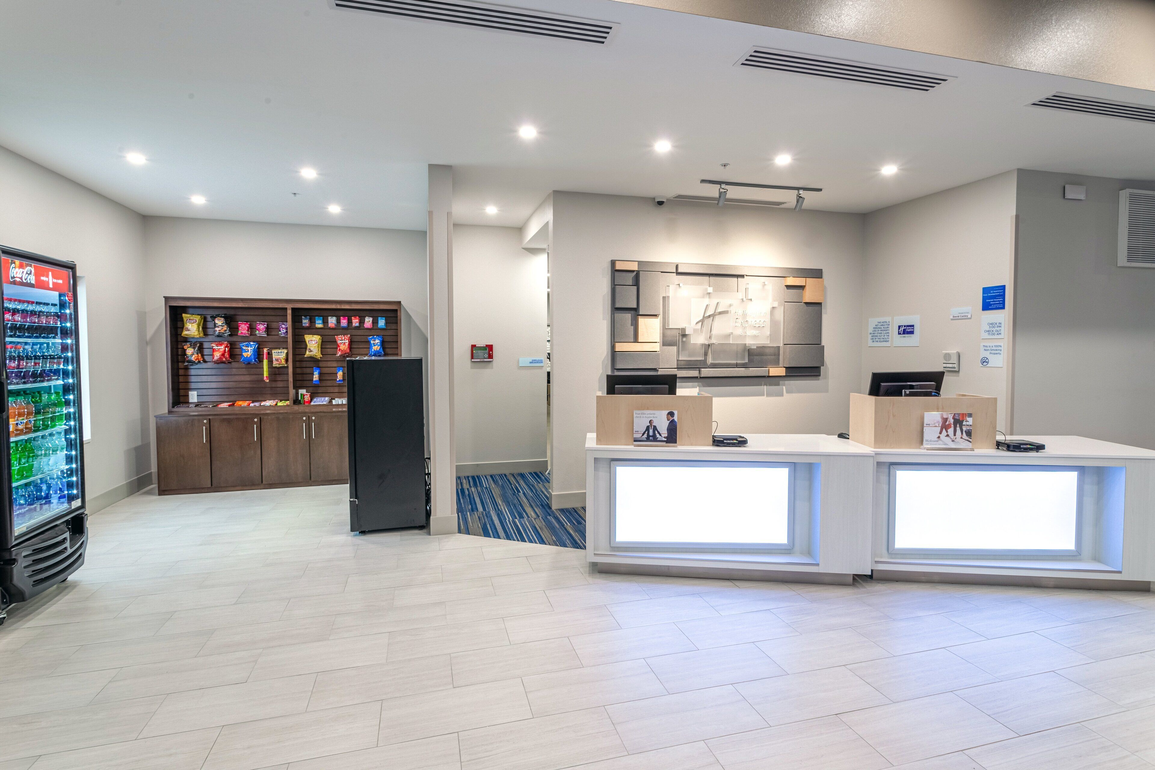 Holiday Inn Express & Suites Columbus-Worthington