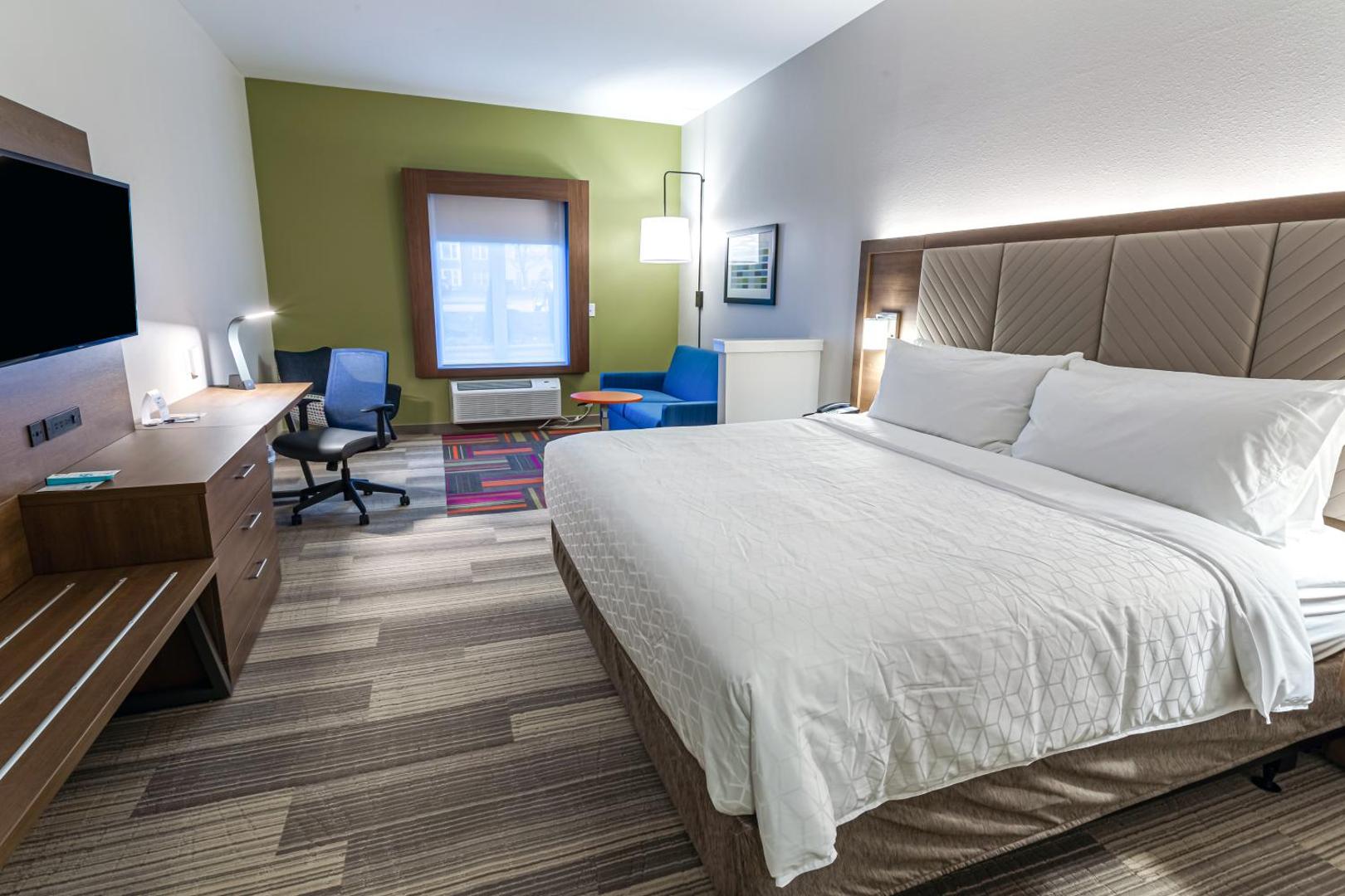 Holiday Inn Express & Suites Columbus-Worthington