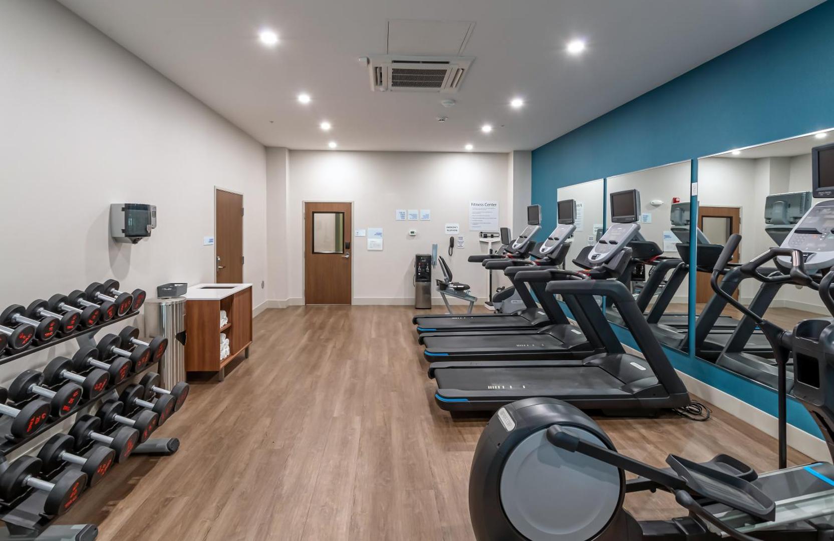 Holiday Inn Express & Suites Columbus-Worthington