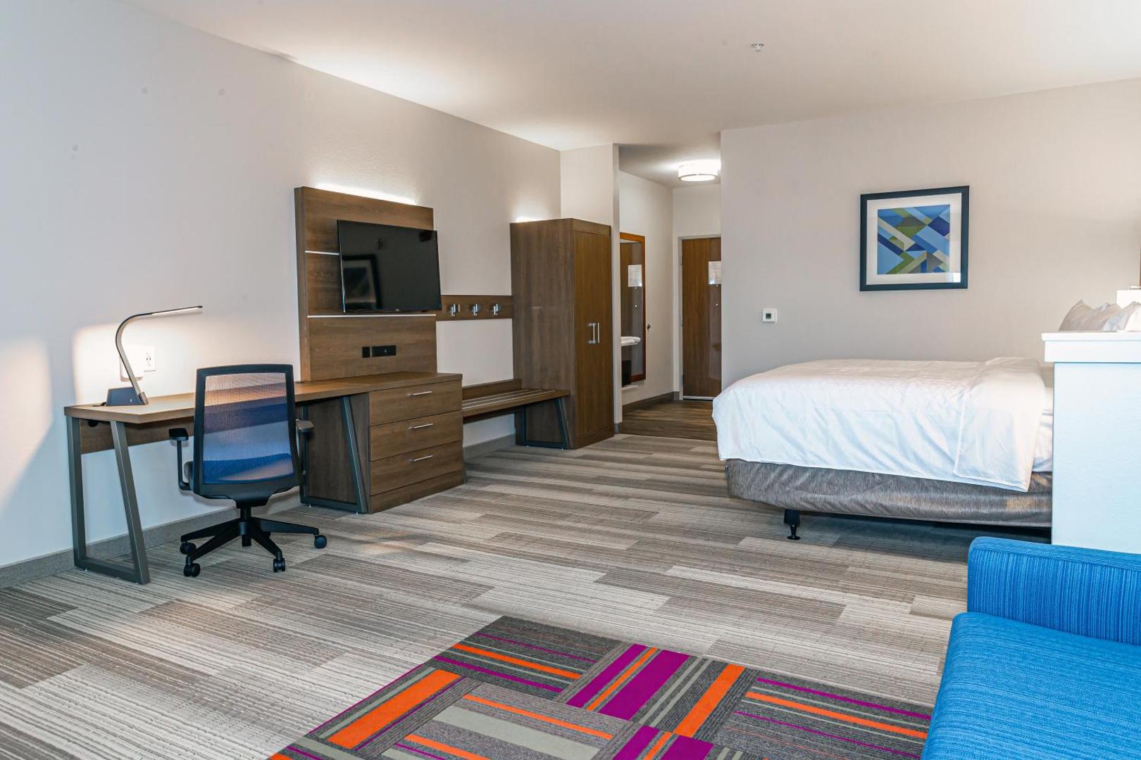 Holiday Inn Express & Suites Columbus-Worthington