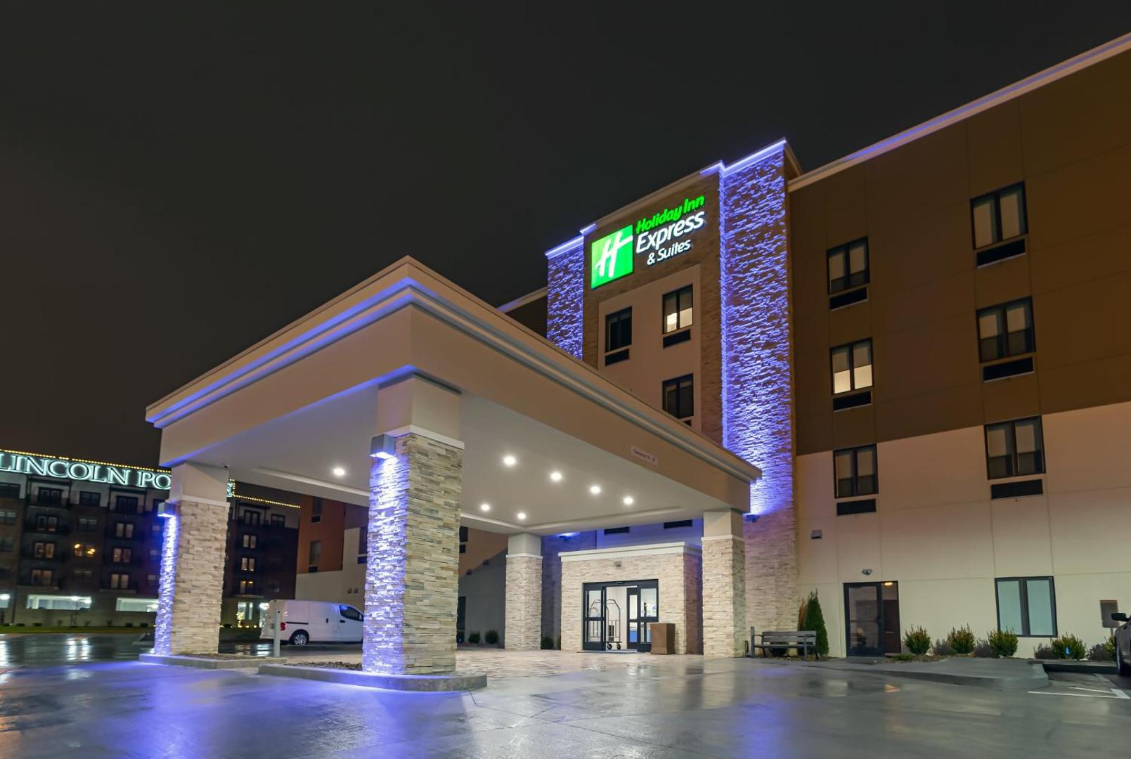 Holiday Inn Express & Suites Columbus-Worthington