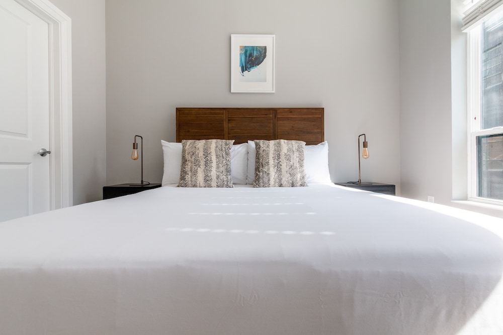 Mint House Columbus – Capitol Square