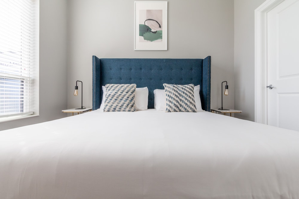 Mint House Columbus – Capitol Square