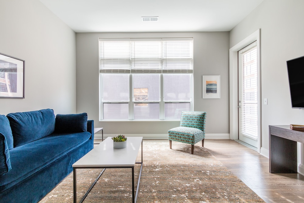 Mint House Columbus – Capitol Square