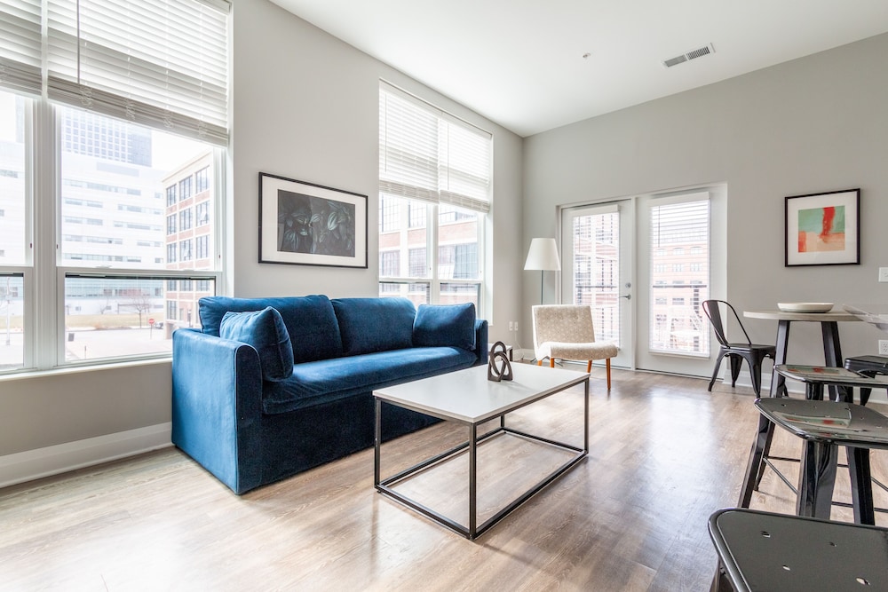 Mint House Columbus – Capitol Square