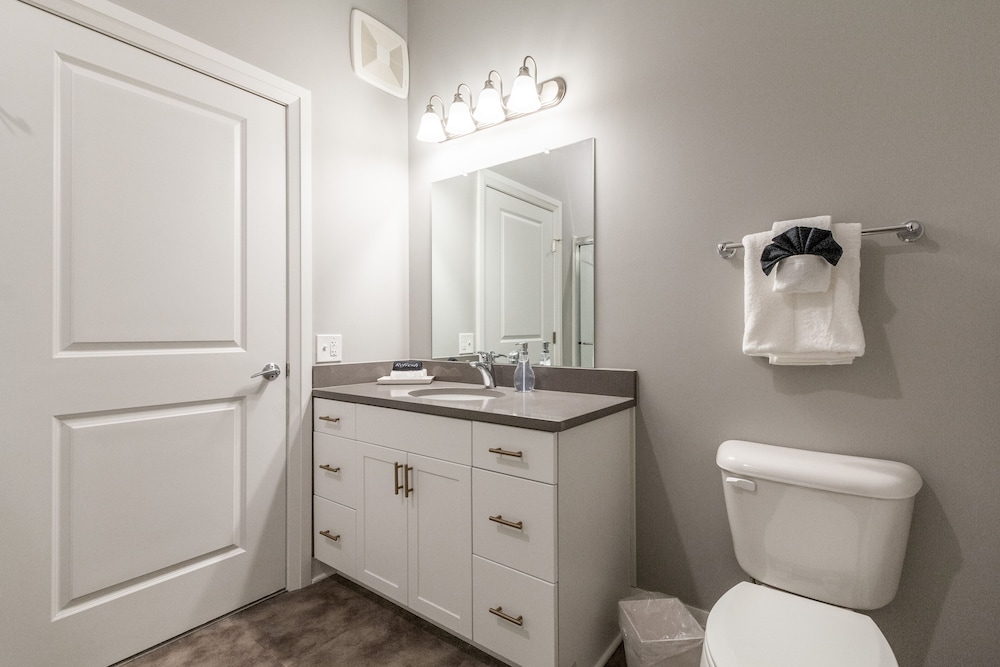 Mint House Columbus – Capitol Square