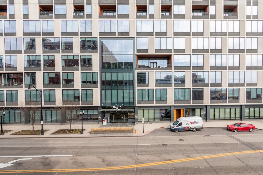 Mint House Columbus – Capitol Square