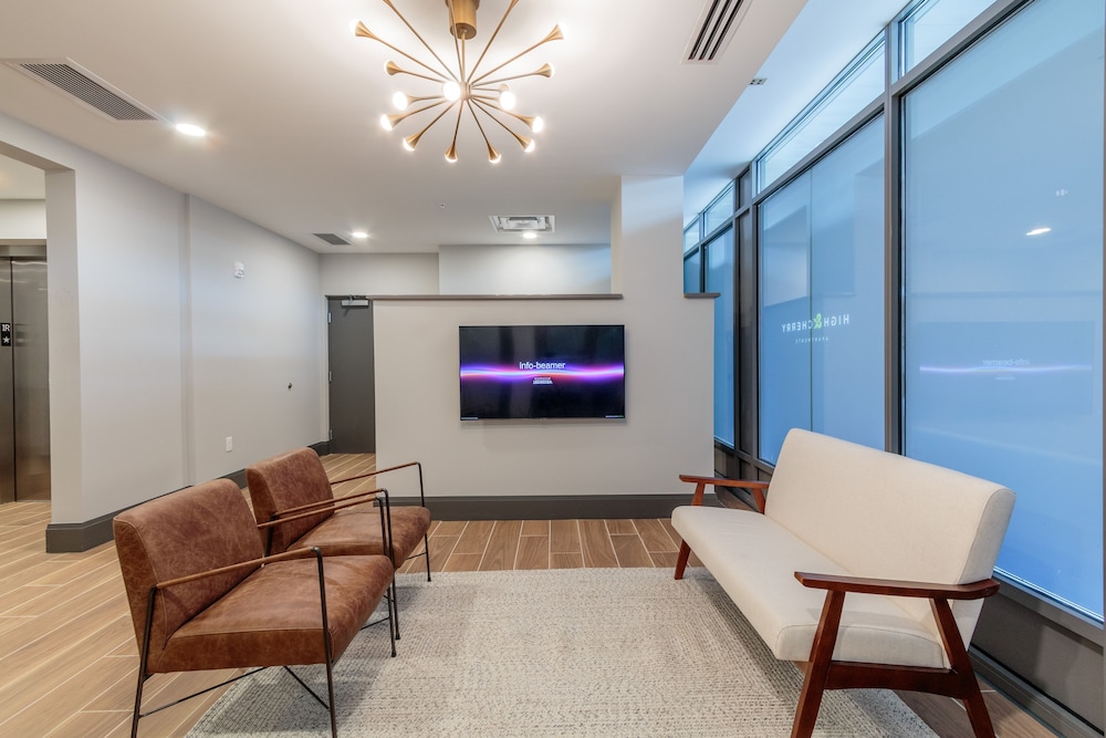 Mint House Columbus – Capitol Square