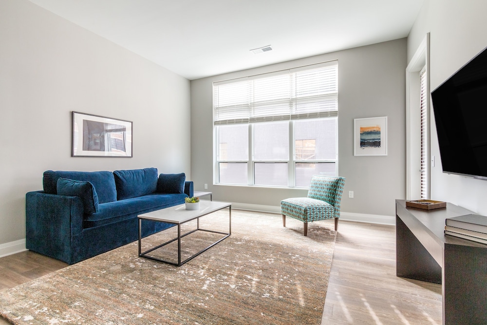 Mint House Columbus – Capitol Square