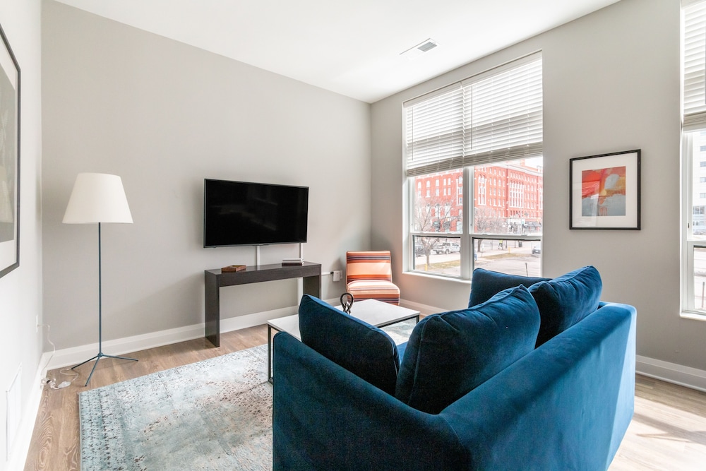 Mint House Columbus – Capitol Square