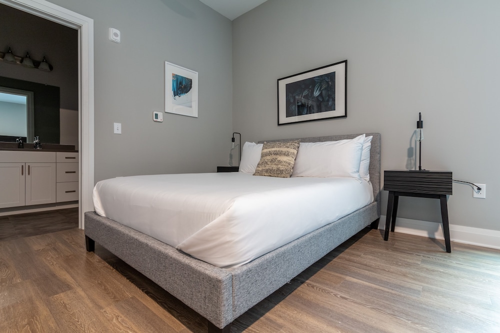 Mint House Columbus – Capitol Square