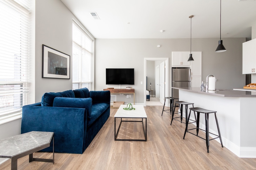 Mint House Columbus – Capitol Square