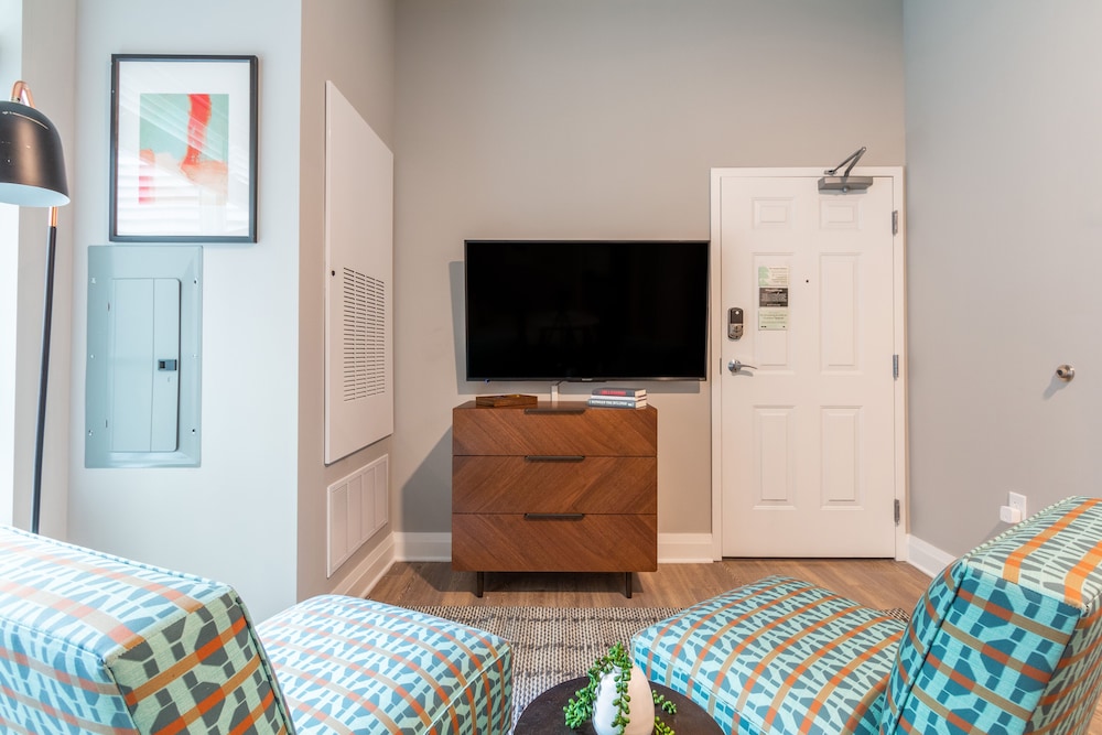 Mint House Columbus – Capitol Square